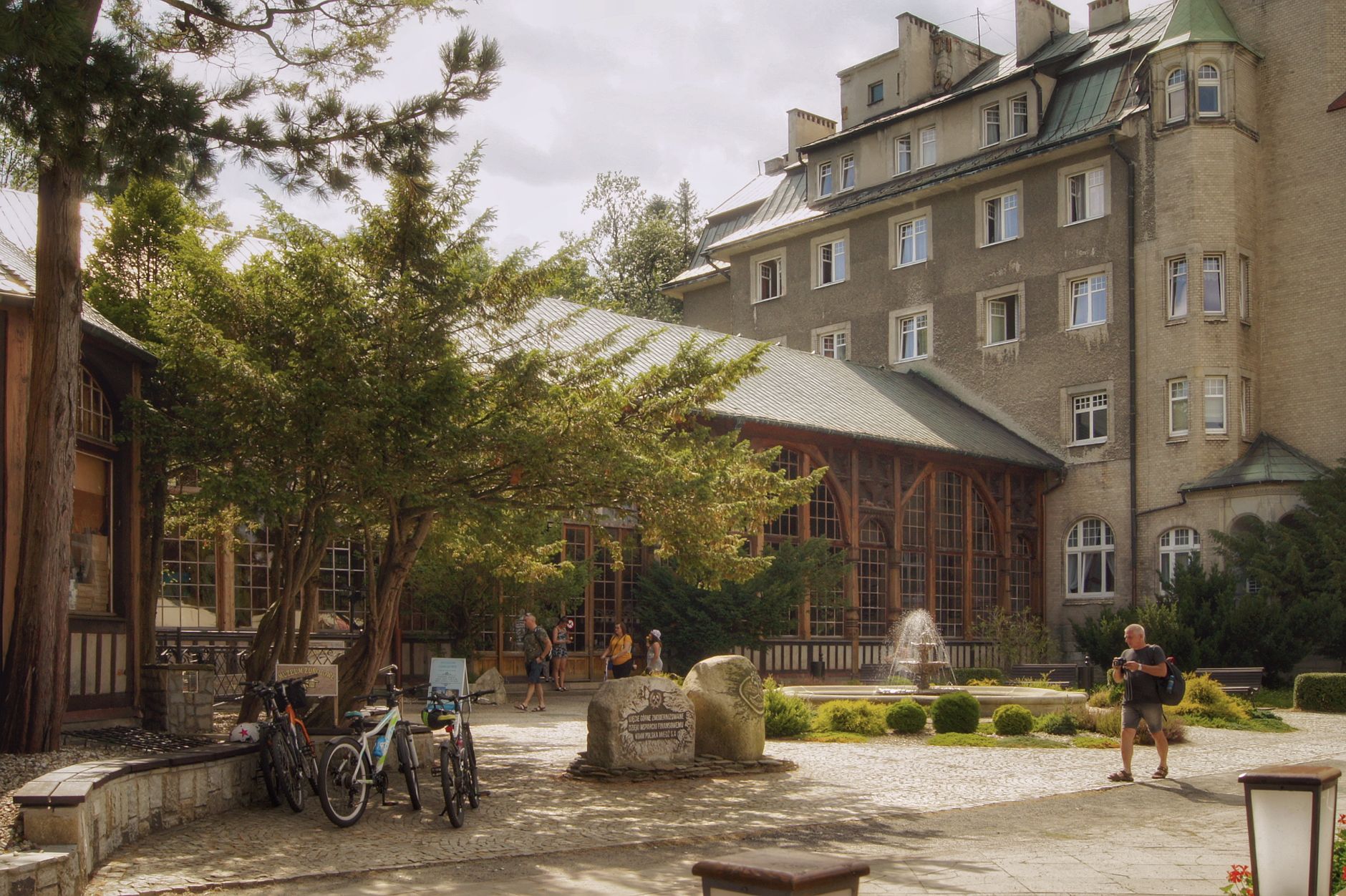 Picturesque courtyard scene in Świeradów-Zdrój, Poland, showcasing architecture and nature.