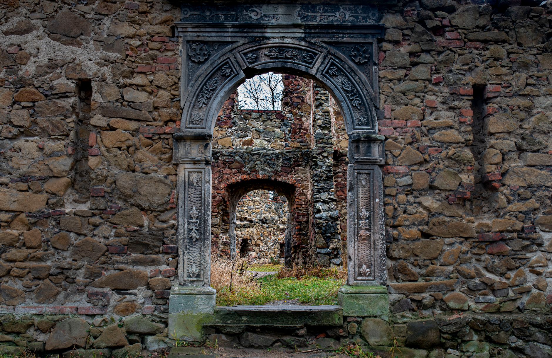 Explore ancient stone arches in the old ruins of Wałbrzych, Poland.
