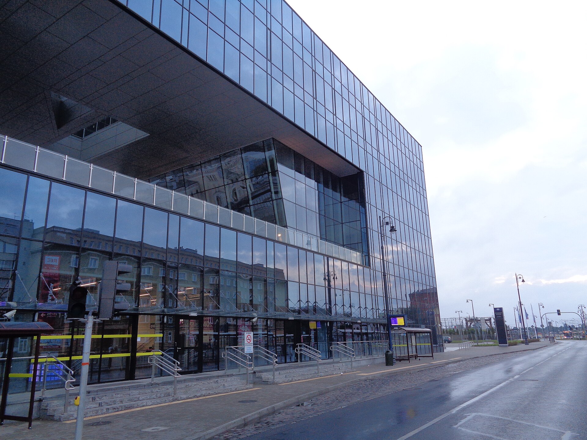 New building of Bydgoszcz Główna railway station.