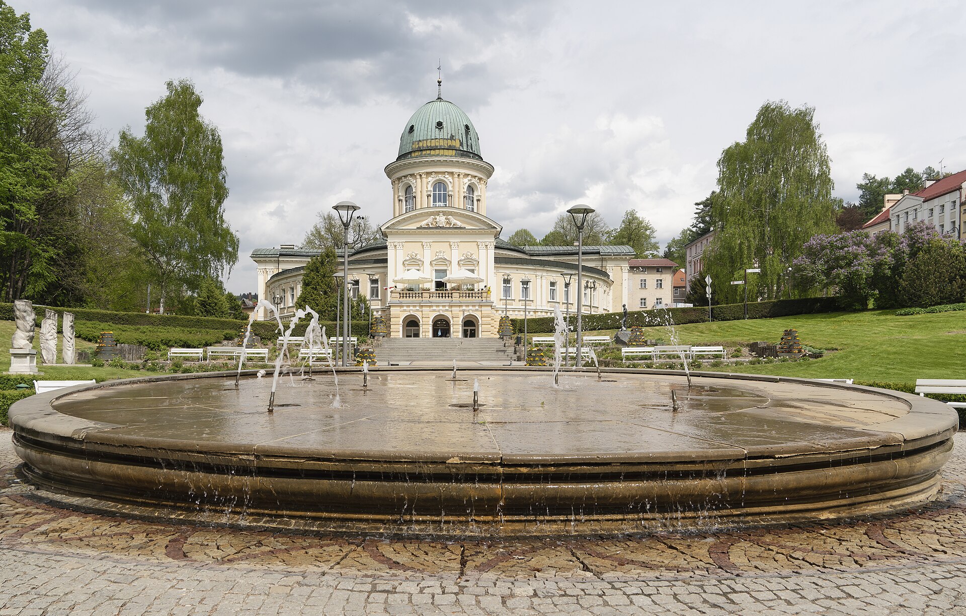 Lądek-Zdrój, fountain in the John Paul II Spa Park, with the historic Spa House / “Wojciech” Natural Treatment Institute in the background, 