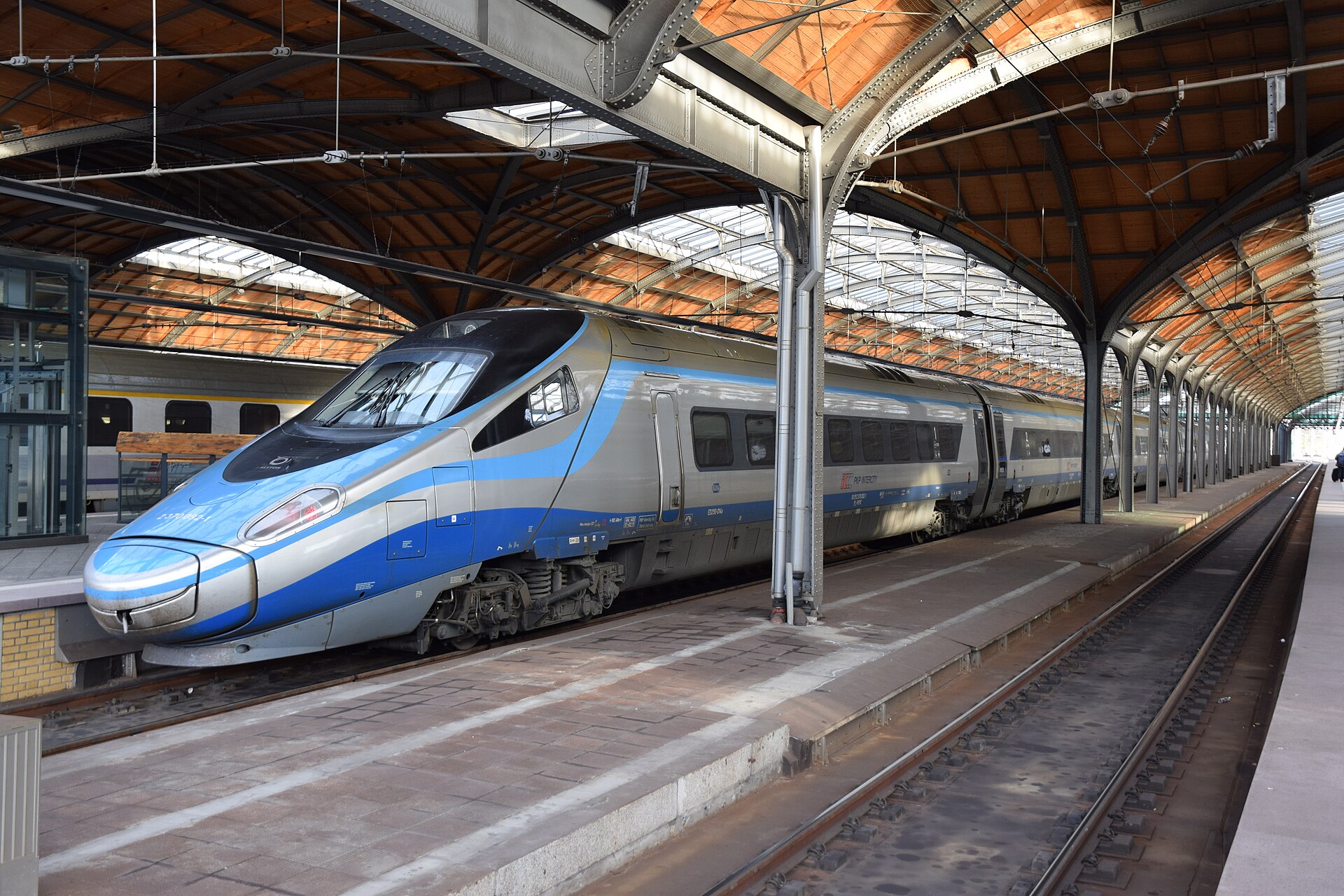 Alstom 3,000 V DC/25k V AC/15k V AC overhead Class ED250 'New Pendolino' 7-car high speed emu No.ED250-014a of PKP Intercity on a Warsawa se