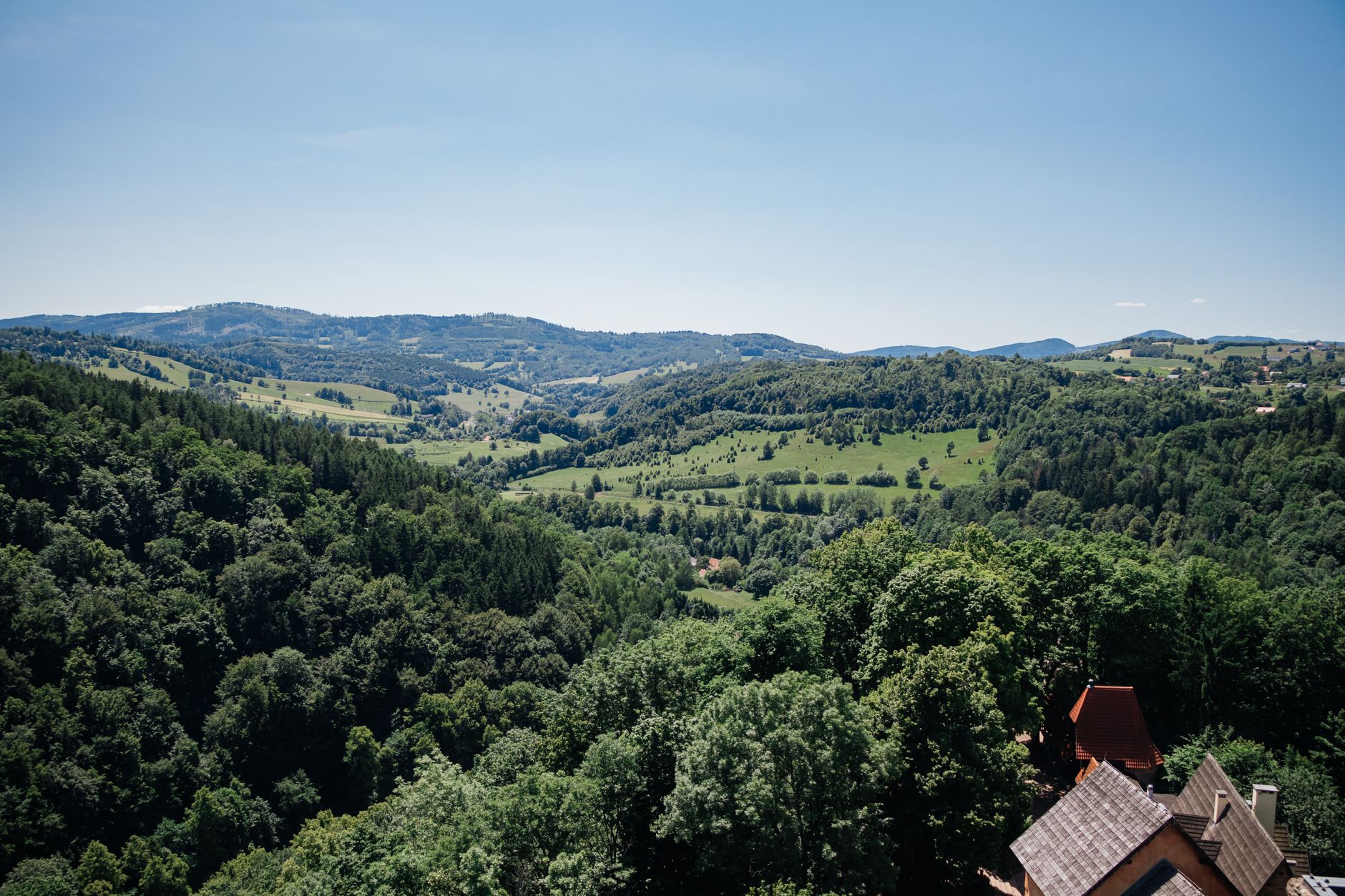 A picturesque landscape of rolling hills and lush forests in Zagórze Śląskie, Poland.